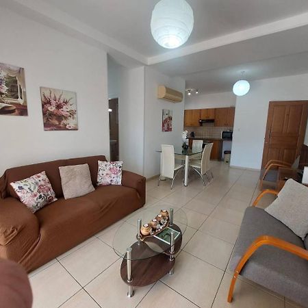 Sunny 2 Bedroom Larnaca Center Extérieur photo