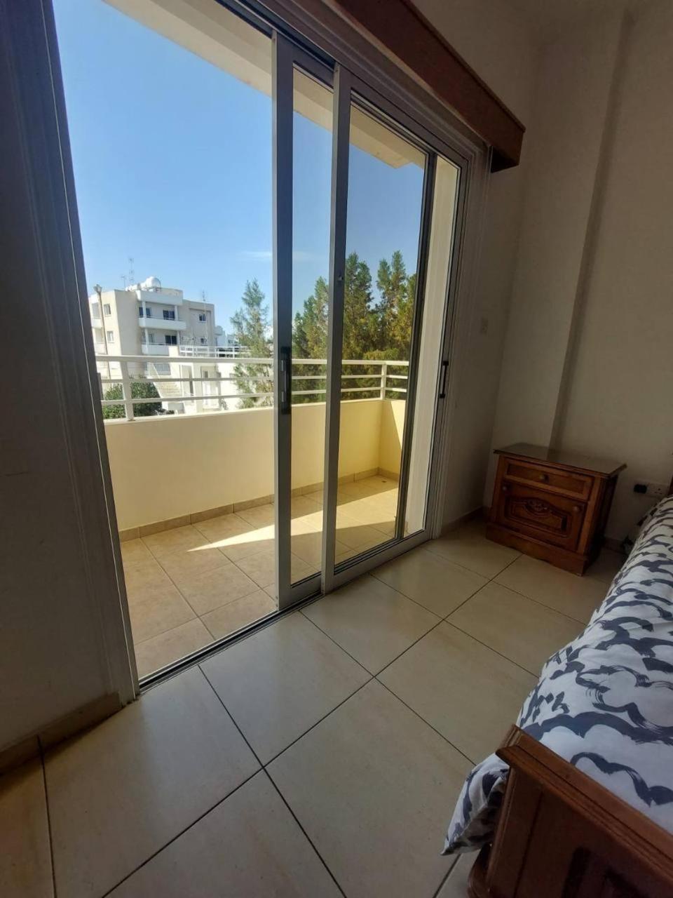 Sunny 2 Bedroom Larnaca Center Extérieur photo