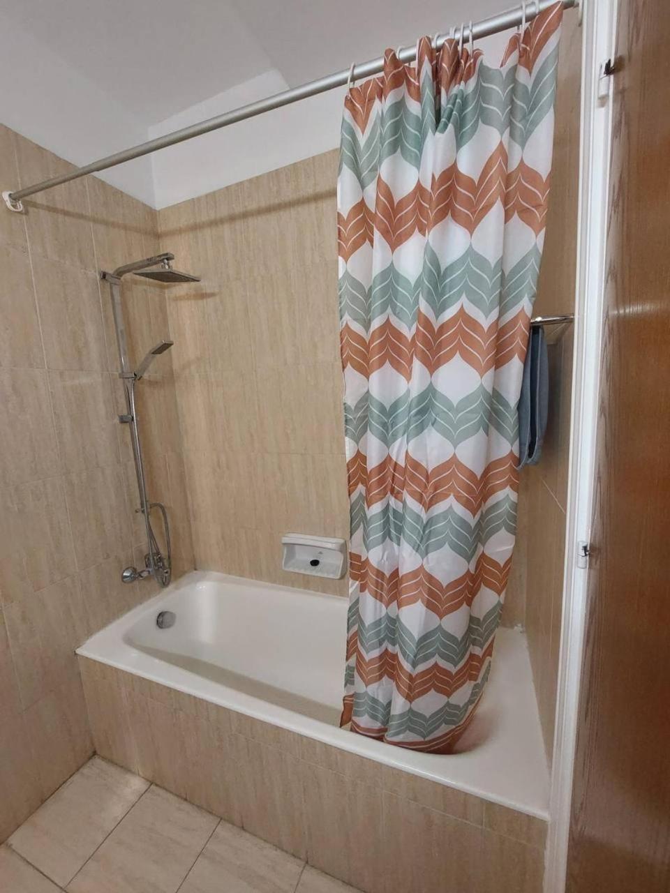 Sunny 2 Bedroom Larnaca Center Extérieur photo