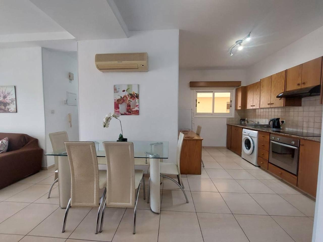 Sunny 2 Bedroom Larnaca Center Extérieur photo