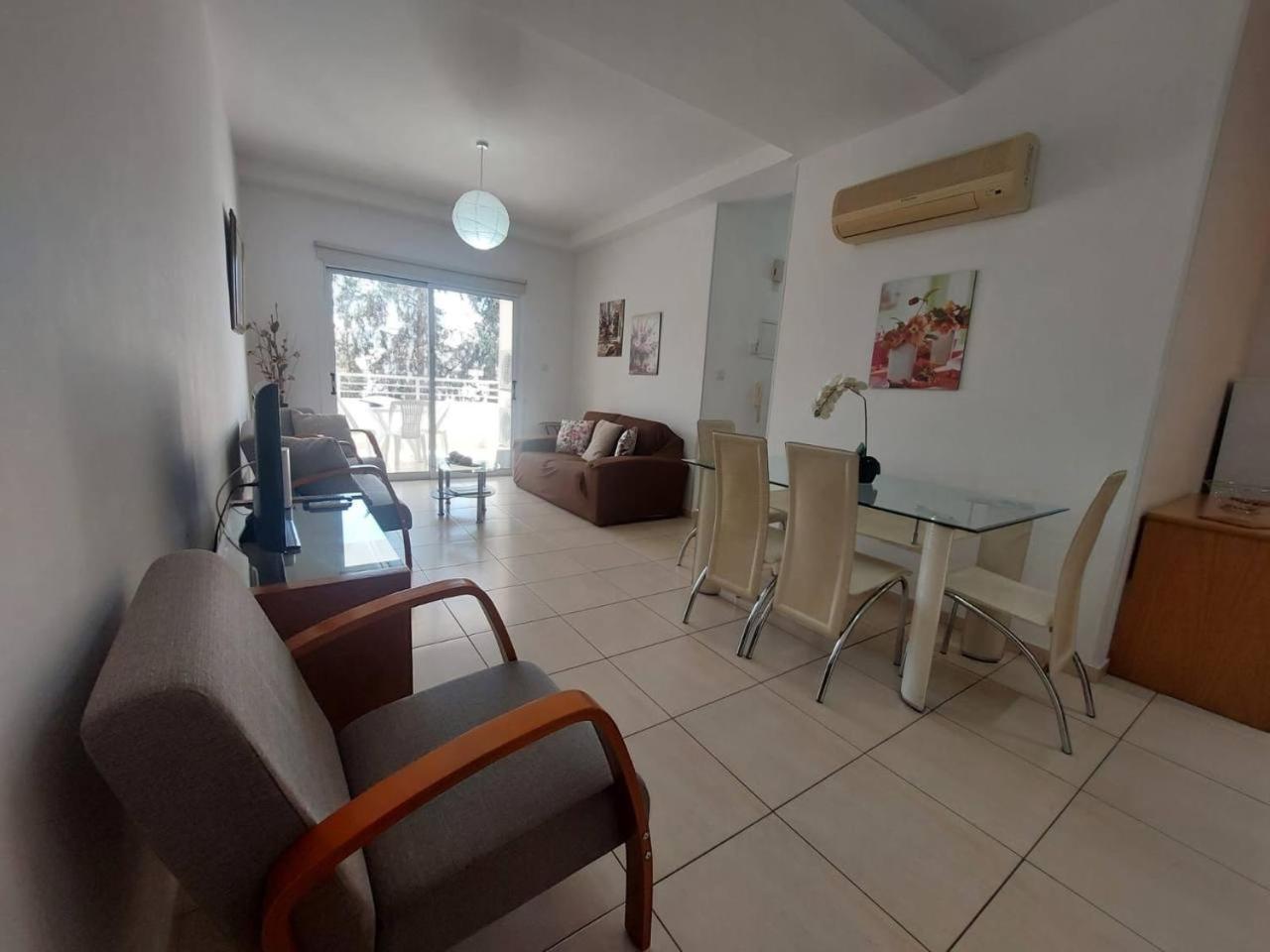 Sunny 2 Bedroom Larnaca Center Extérieur photo