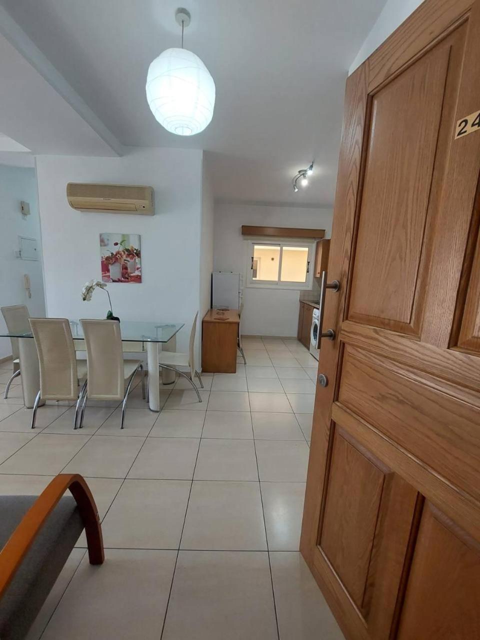 Sunny 2 Bedroom Larnaca Center Extérieur photo
