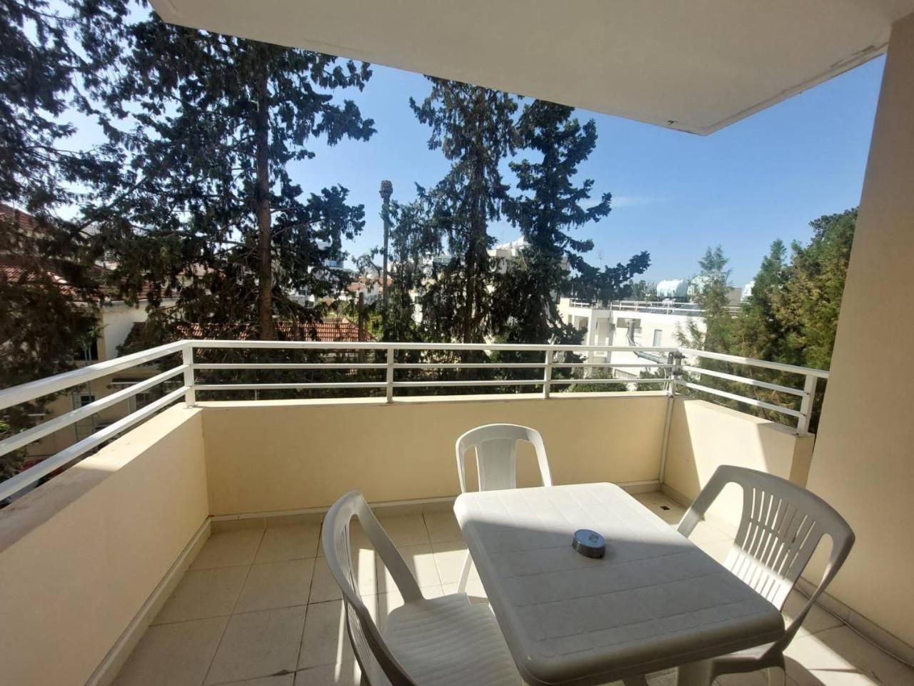 Sunny 2 Bedroom Larnaca Center Extérieur photo
